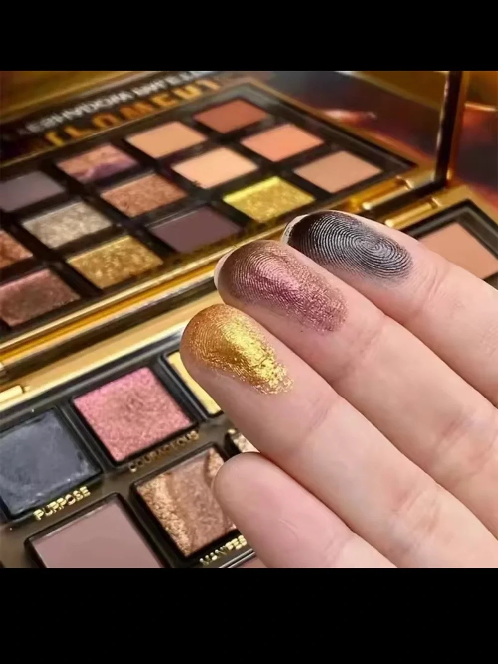 & Other Stories compact palette
